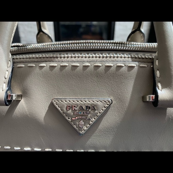 SOLDā¼ļøAuthentic Prada Handbag with shoulder strap - Picture 2 of 15
